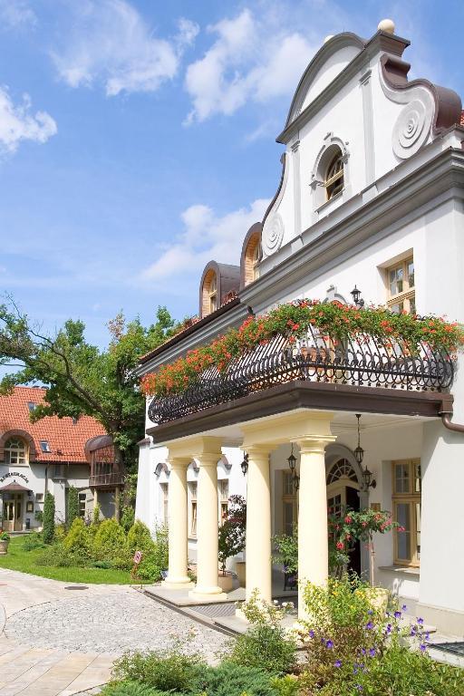 Palac Czarny Las Wożniki Esterno foto