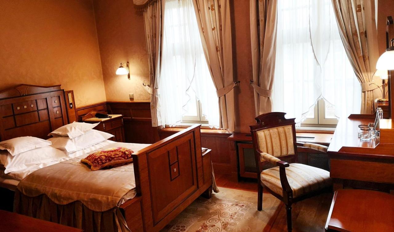 Palac Czarny Las Wożniki Esterno foto