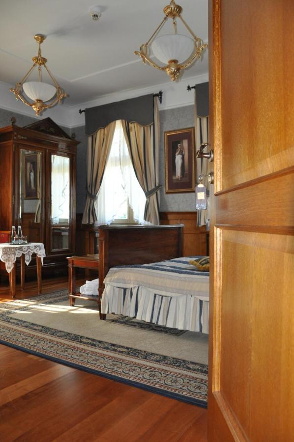 Palac Czarny Las Wożniki Esterno foto